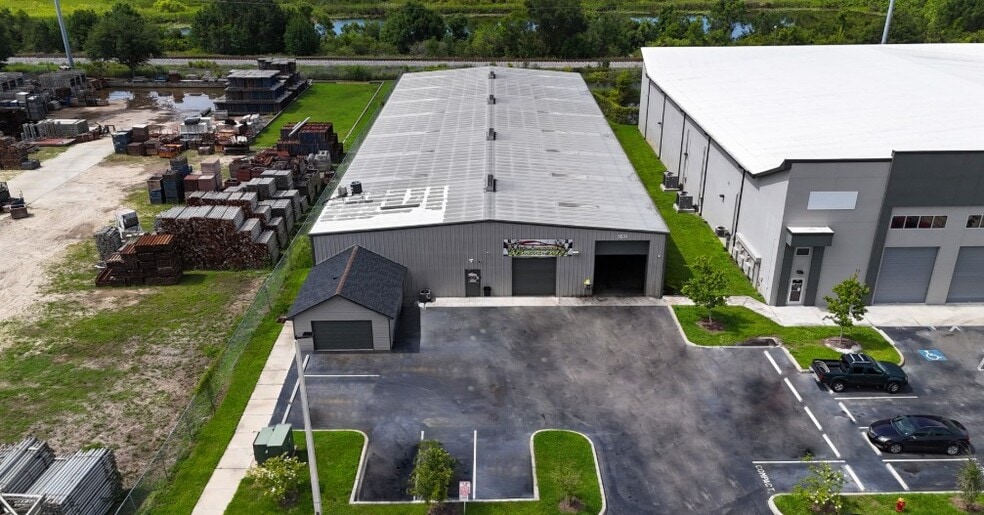 5634 W Linebaugh Ave, Tampa, FL for sale - Primary Photo - Image 3 of 6