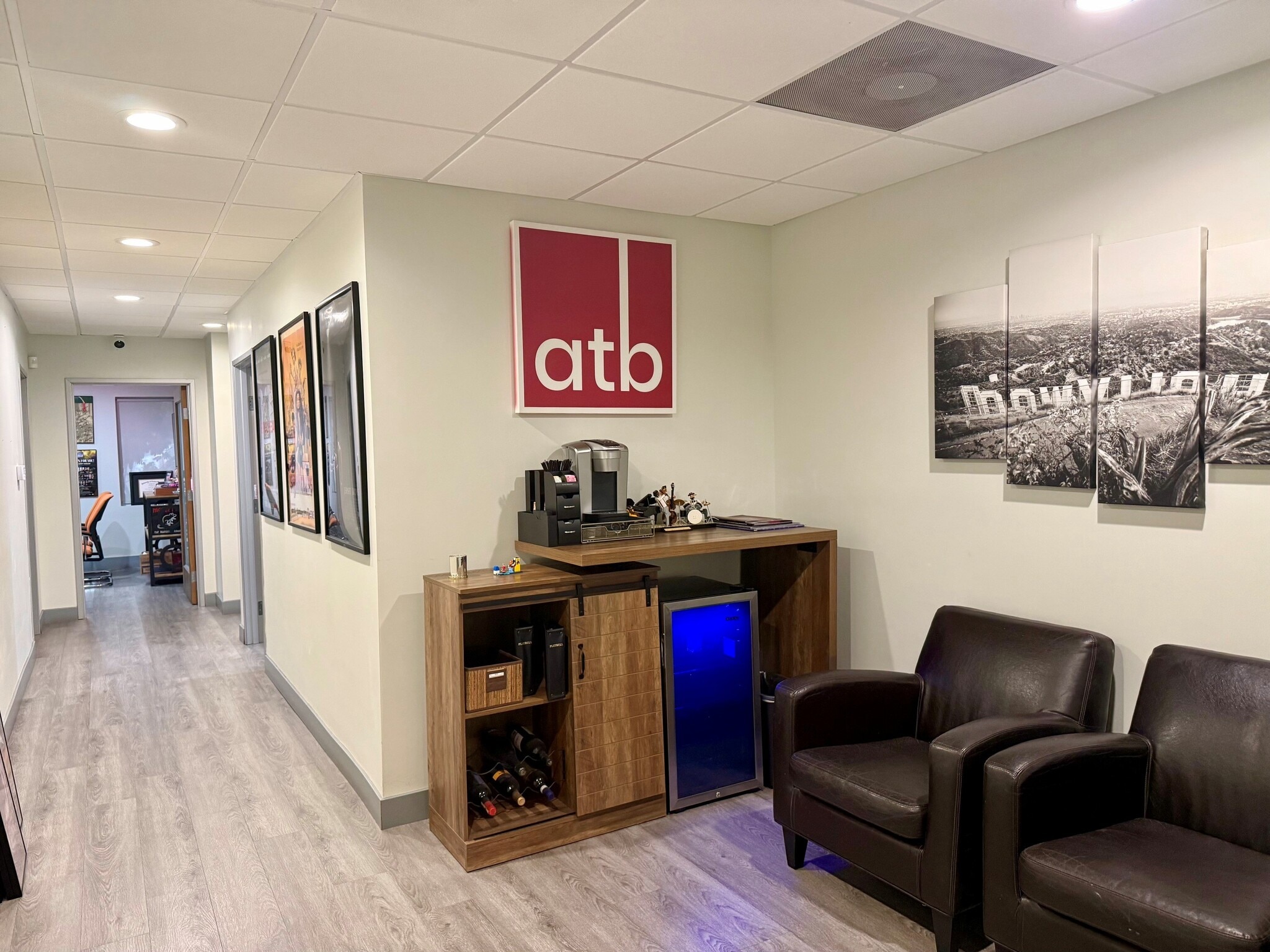 10999 Riverside Dr, North Hollywood, CA for lease Interior Photo- Image 1 of 10