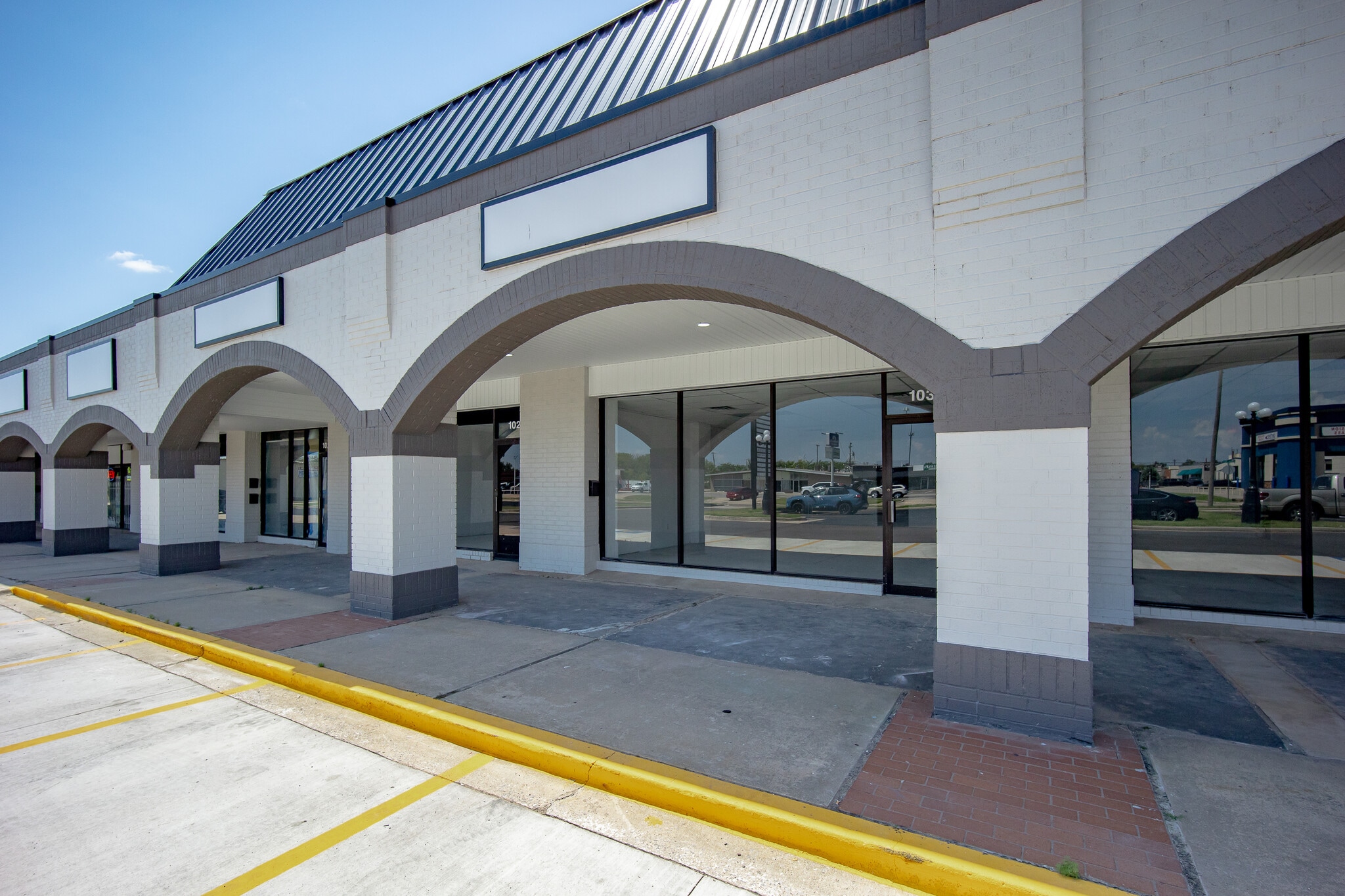 1010-1050 N Flood Ave, Norman, OK for lease Interior Photo- Image 1 of 22
