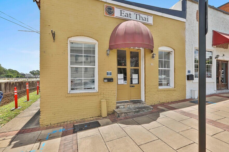 33 Broad St, Newnan, GA 30263