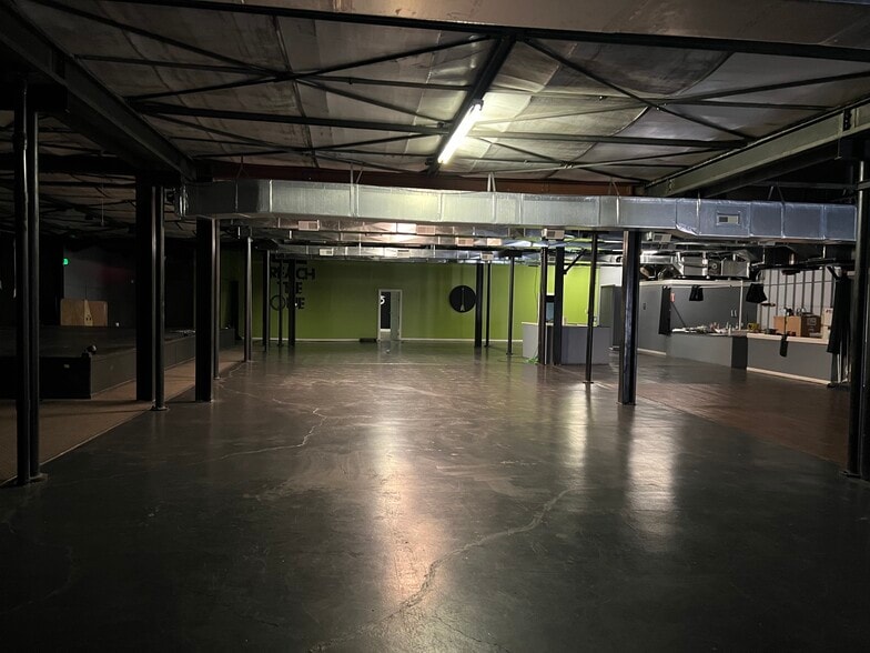 121 16th St, Ashland, KY for lease - Interior Photo - Image 3 of 15