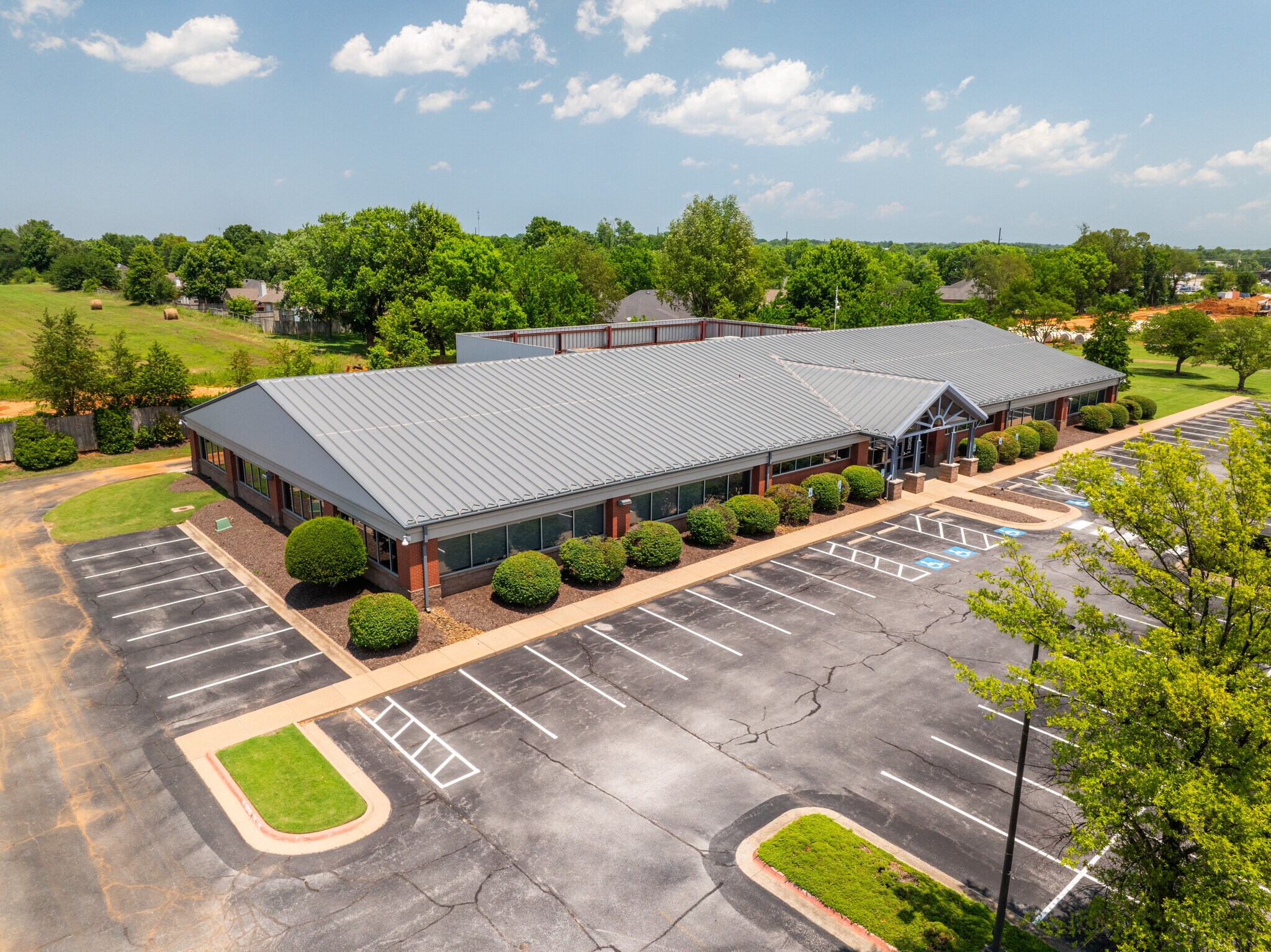 224 JB Hunt Corporate Dr, Lowell, AR for sale Building Photo- Image 1 of 9