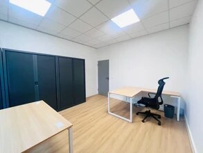 Rue Vaudétard, Issy-les-Moulineaux for lease Interior Photo- Image 2 of 14