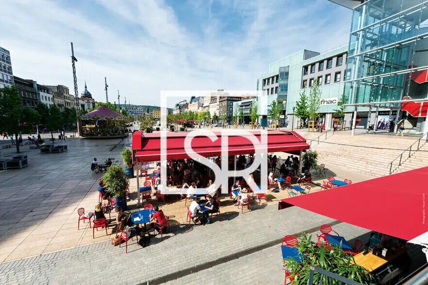 Retail in Clermont-Ferrand for lease - Building Photo - Image 1 of 10