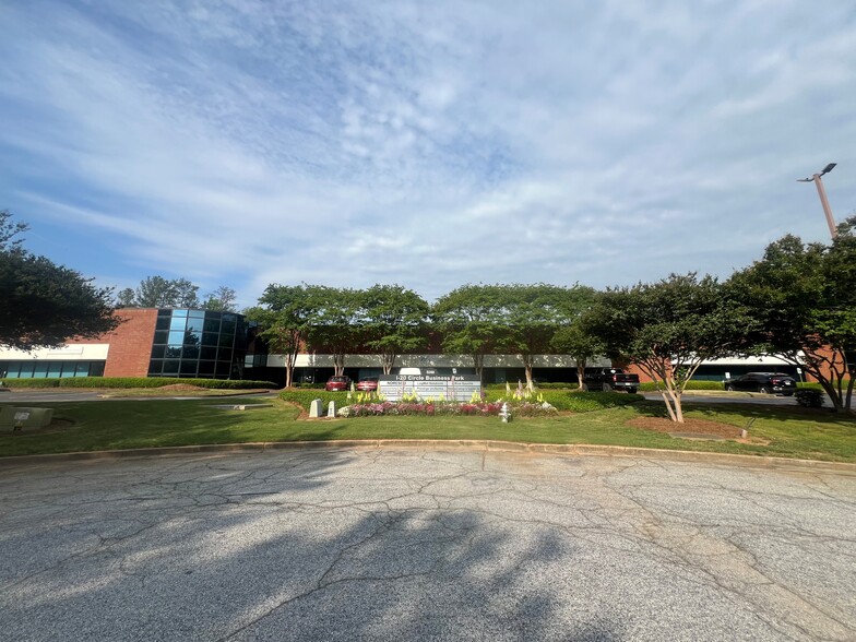 5240 Snapfinger Park Dr, Lithonia, GA for lease - Building Photo - Image 3 of 7