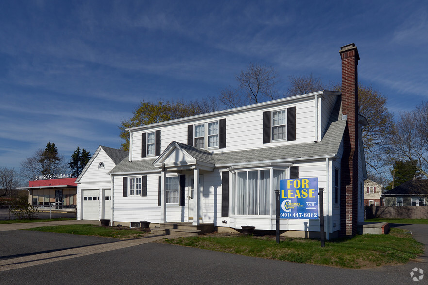 24 Newport Ave, Pawtucket, RI for sale - Primary Photo - Image 1 of 1