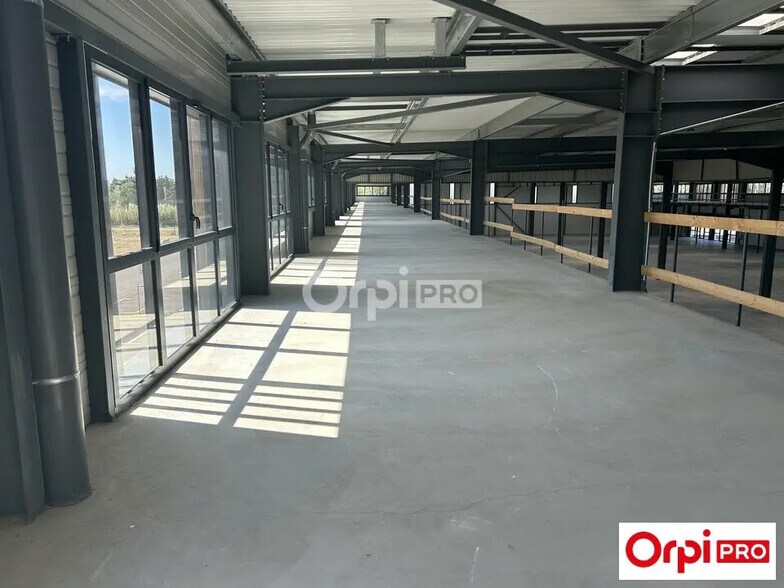 Flex in Pierrelatte for lease - Interior Photo - Image 3 of 4