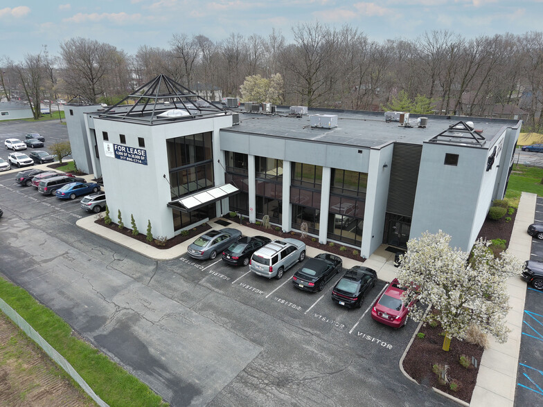 6910 N Shadeland Ave, Indianapolis, IN for lease - Building Photo - Image 1 of 15