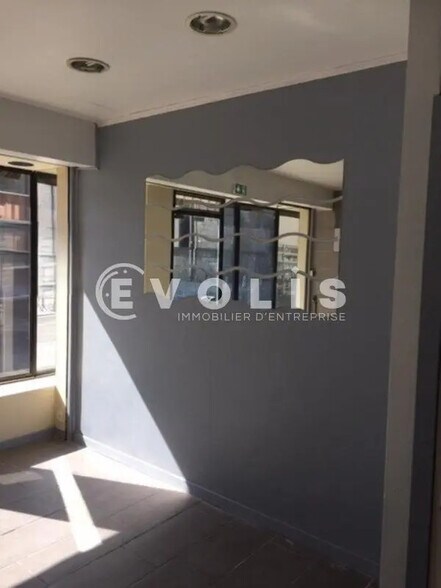 Retail in Amiens for lease - Interior Photo - Image 2 of 4