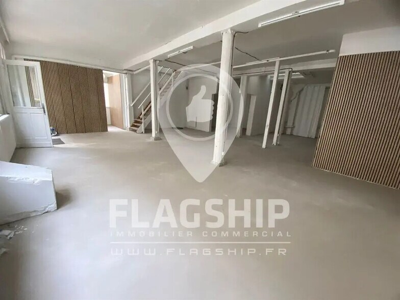 Retail in Paris for lease - Interior Photo - Image 2 of 8