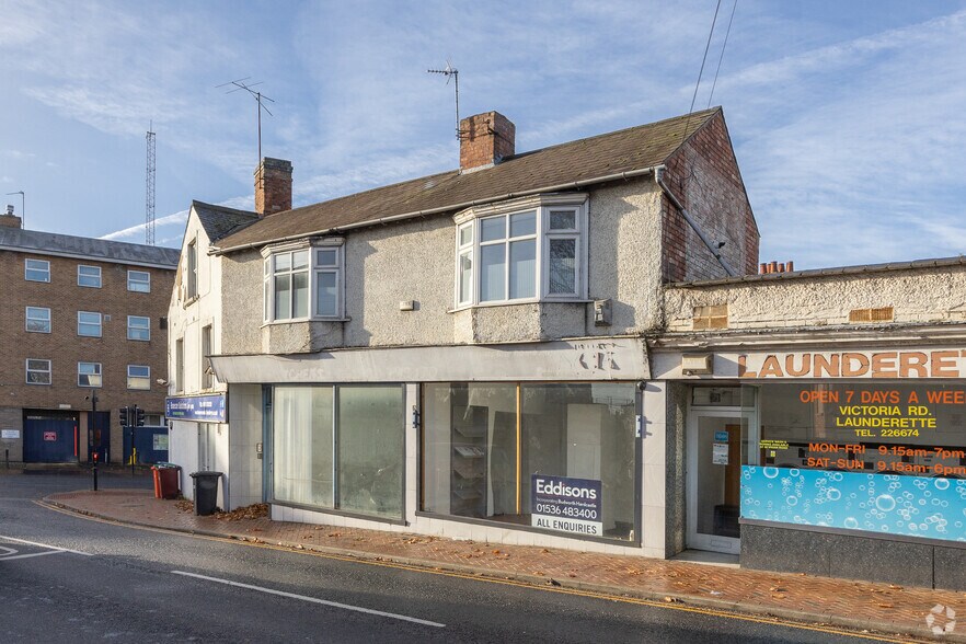 17-18 Victoria Rd, Wellingborough for lease - Primary Photo - Image 2 of 3