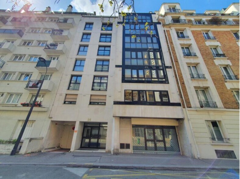 Office in Paris for sale - Building Photo - Image 1 of 15