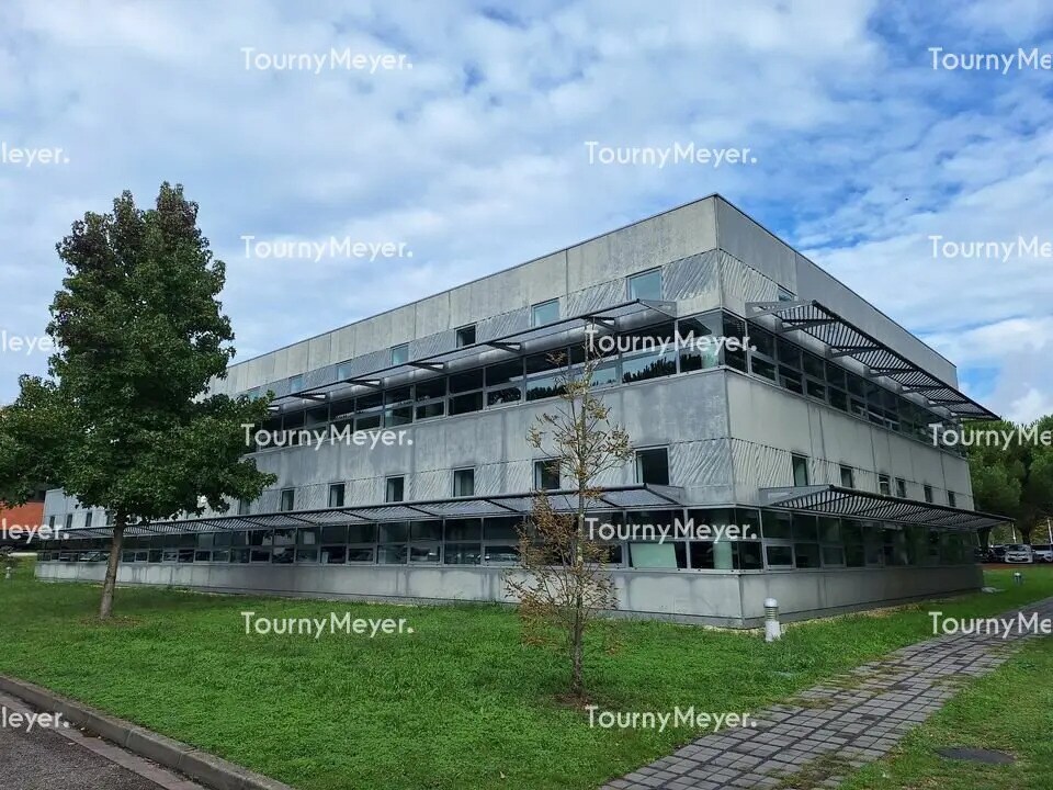 Office in Mérignac for lease Building Photo- Image 1 of 8