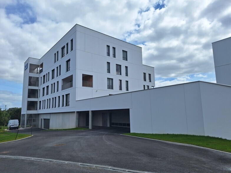 Office in Artigues-près-Bordeaux for lease - Building Photo - Image 3 of 10