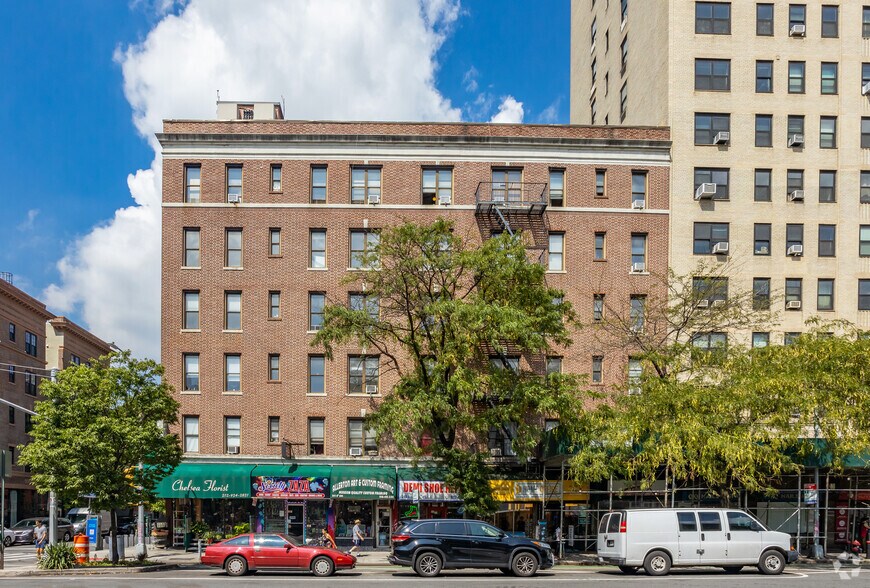 239 8th Ave, New York, NY for lease - Building Photo - Image 3 of 6
