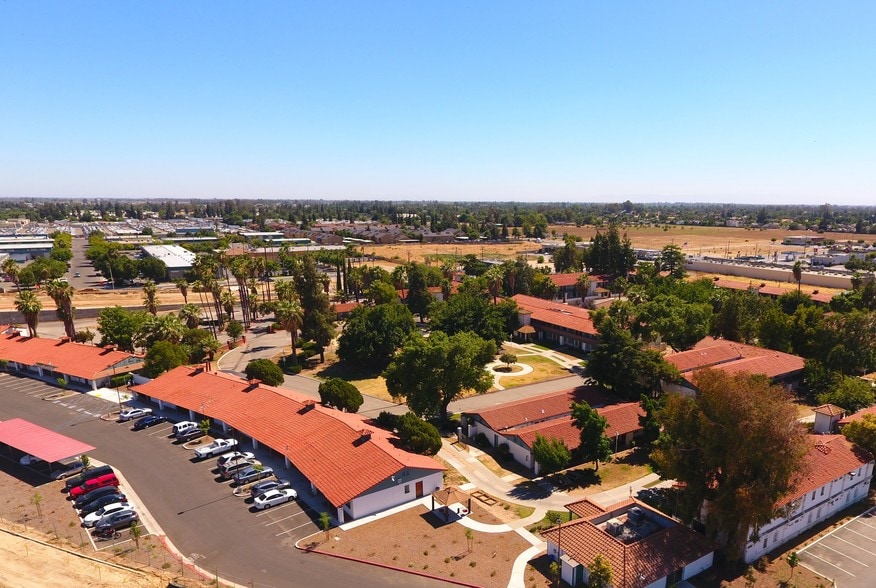 2550 W Clinton Ave, Fresno, CA for sale - Building Photo - Image 1 of 1