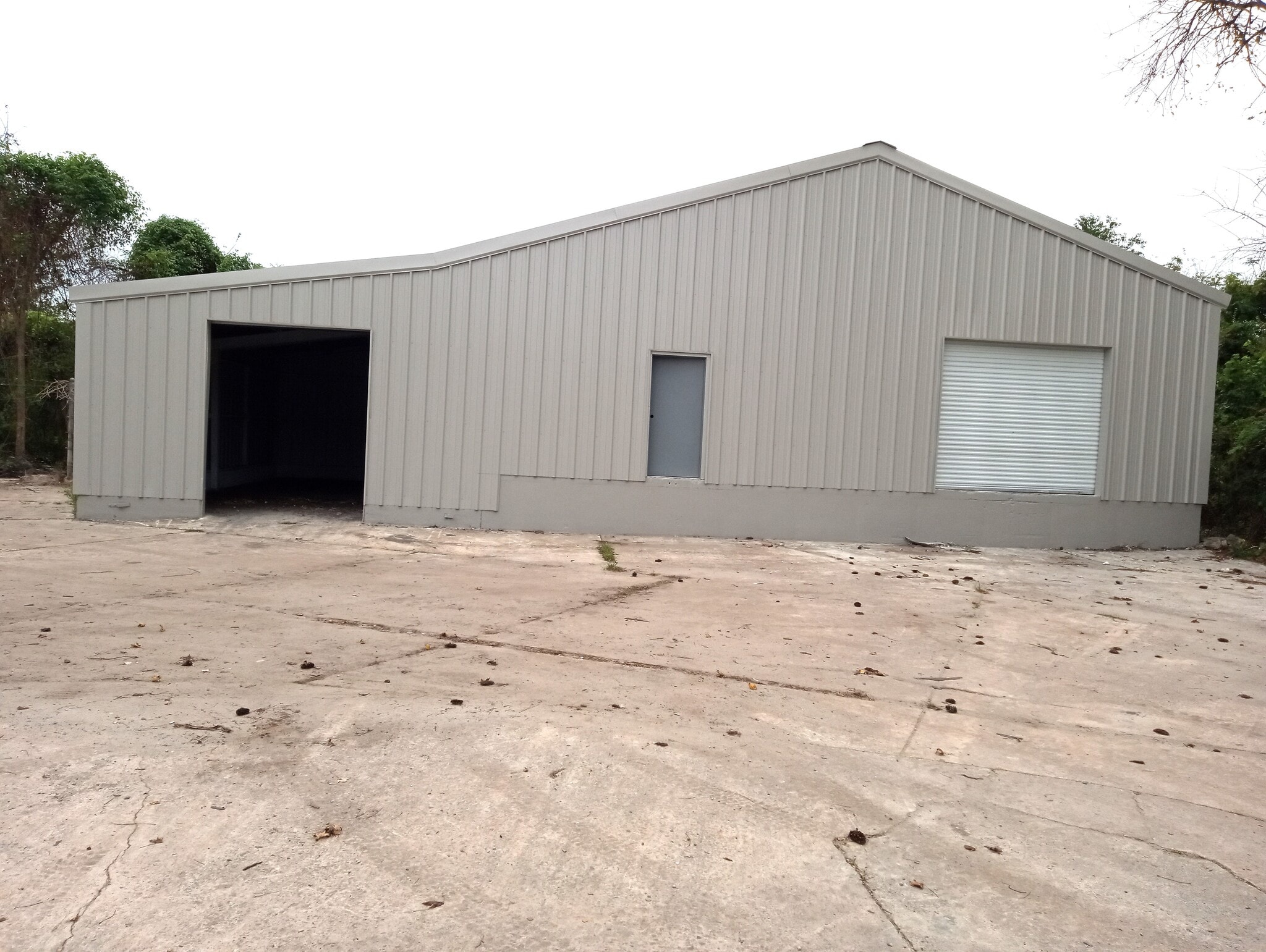 311 Stiles Ave, Savannah, GA for lease Building Photo- Image 1 of 2