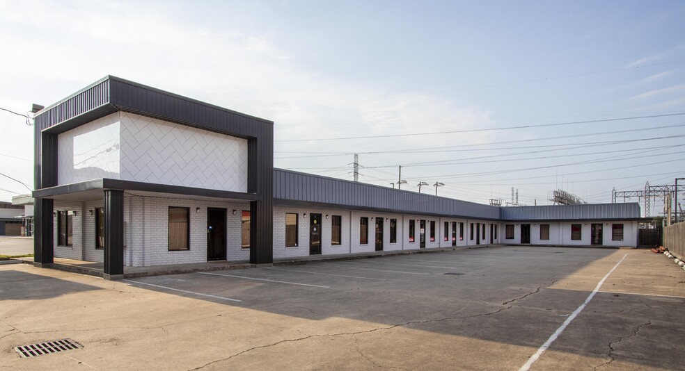 2015 W 34th St, Houston, TX for lease - Building Photo - Image 1 of 3