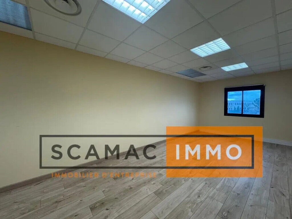 Location Bureaux 79 m² - Photo 1