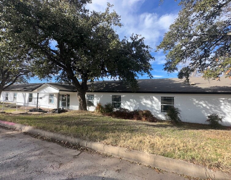 1405 W Storey St, San Saba, TX for sale - Primary Photo - Image 1 of 34