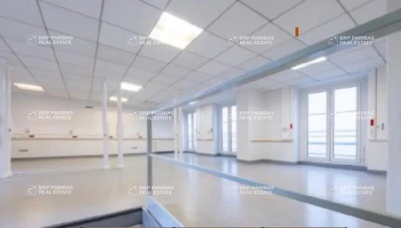 120 Rue Du Cherche-Midi, Paris for lease - Interior Photo - Image 2 of 9