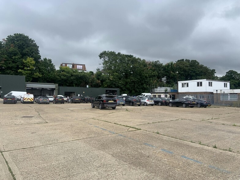 Selsdon Rd, South Croydon for lease - Building Photo - Image 3 of 5