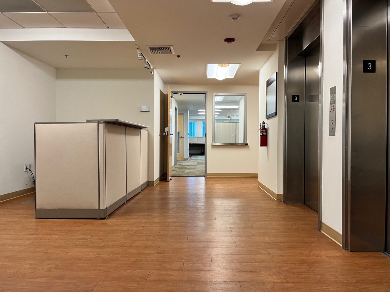 2727 W Alameda Ave, Burbank, CA for lease Interior Photo- Image 1 of 25