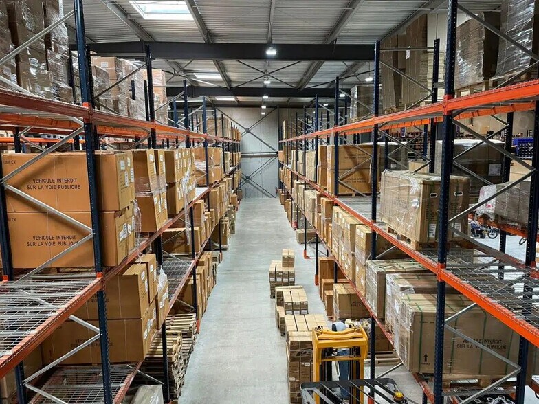 Flex in Fréjus for lease - Interior Photo - Image 3 of 9