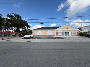 2720 E Oakland Park Blvd, Fort Lauderdale, FL for lease Building Photo- Image 1 of 9