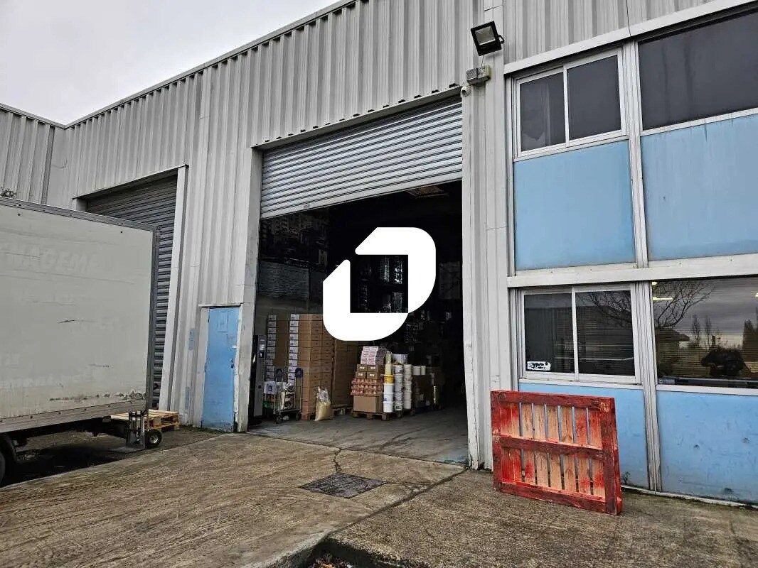 Flex in Sarcelles for lease Building Photo- Image 1 of 12