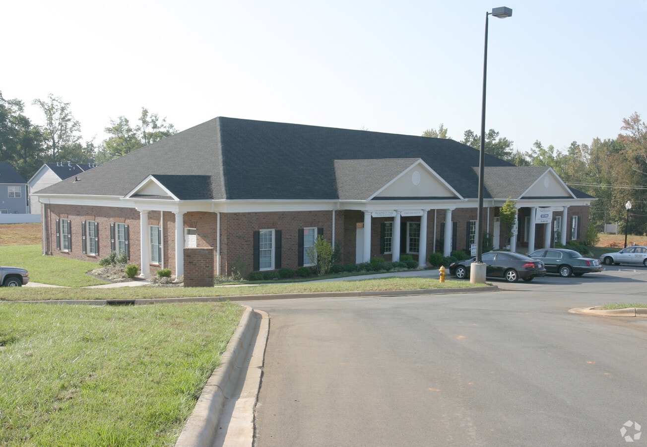 10220 Prosperity Park Dr, Charlotte, NC 28269