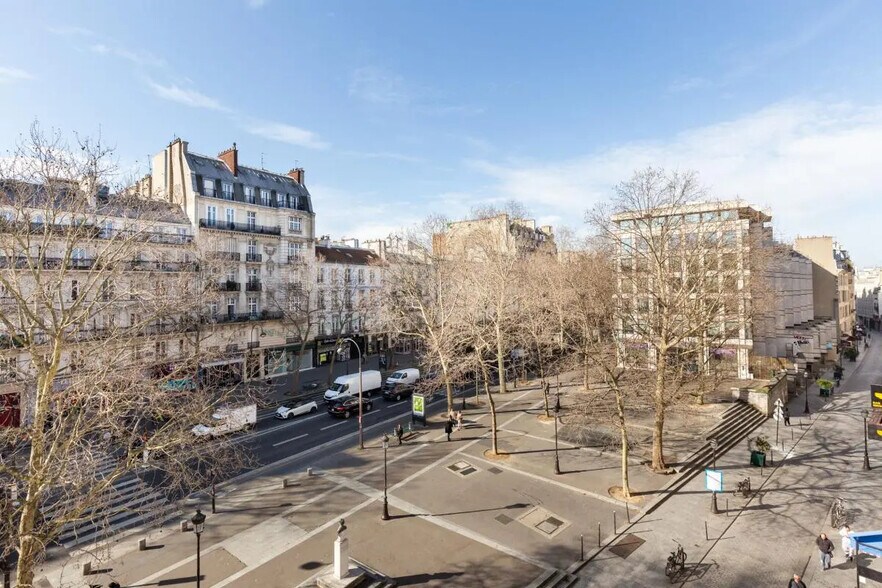 Office in Paris for lease - Building Photo - Image 1 of 8