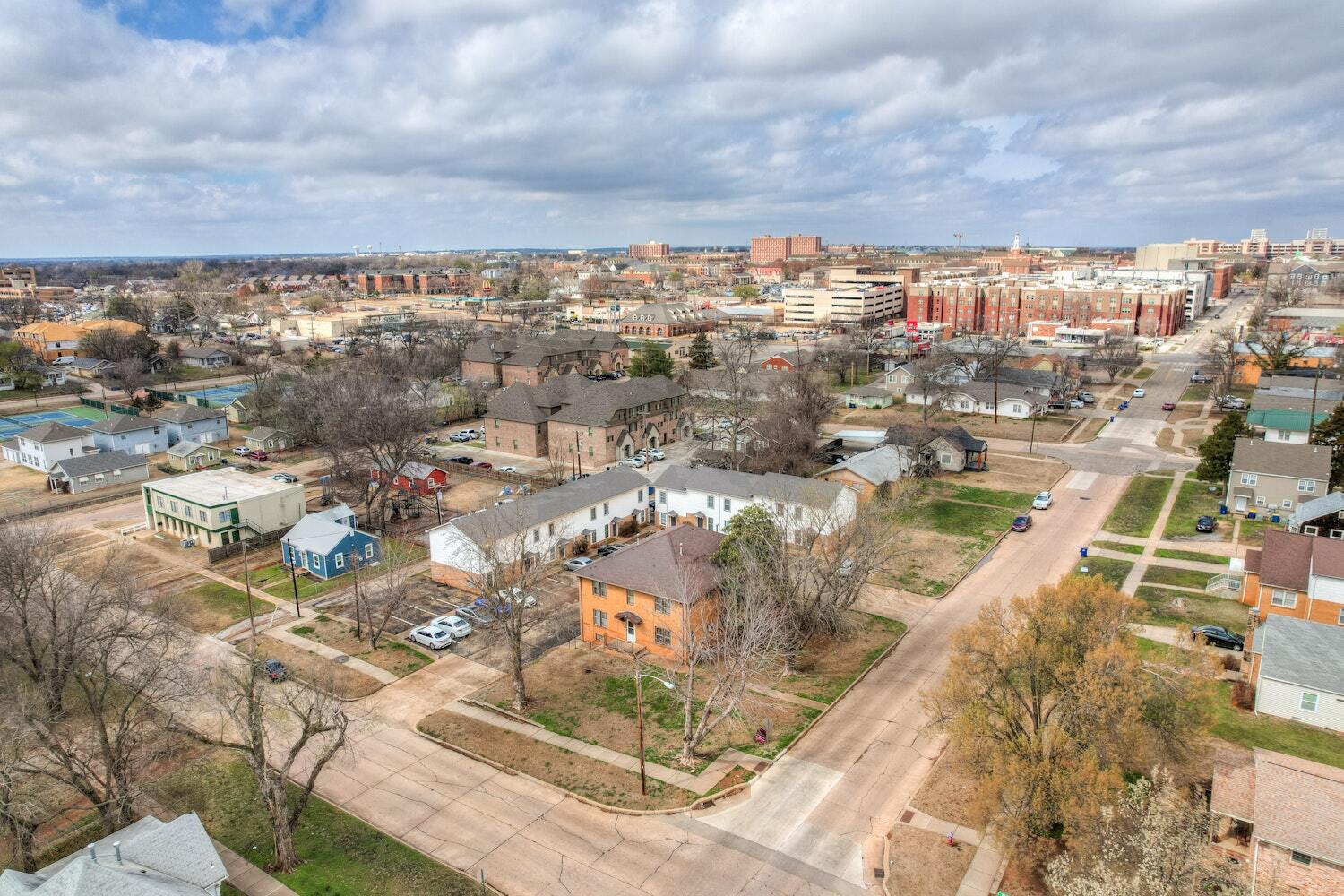 704 W 8th Ave, Stillwater, OK for sale Primary Photo- Image 1 of 1