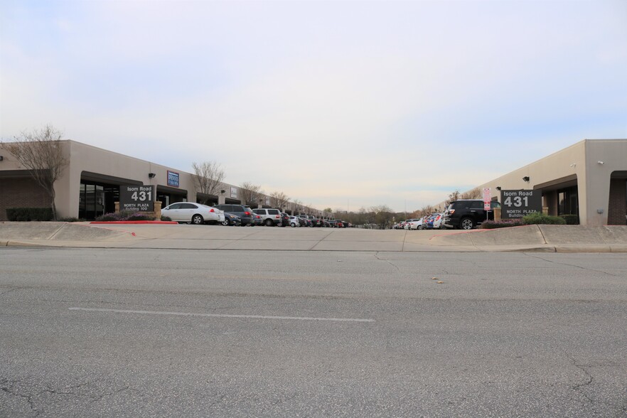 431 Isom Rd, San Antonio, TX for lease - Building Photo - Image 3 of 35