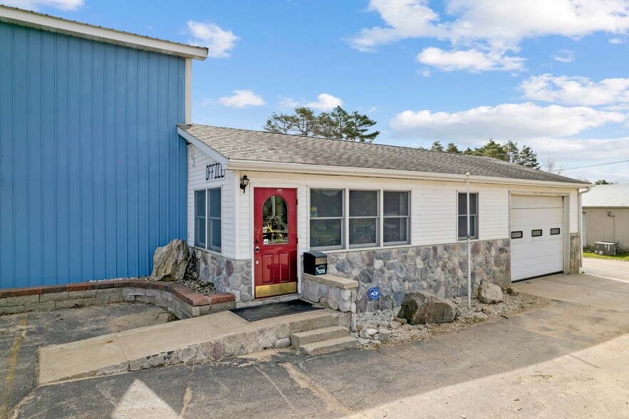 19925 12 Mile Rd, Big Rapids, MI for sale - Building Photo - Image 2 of 32