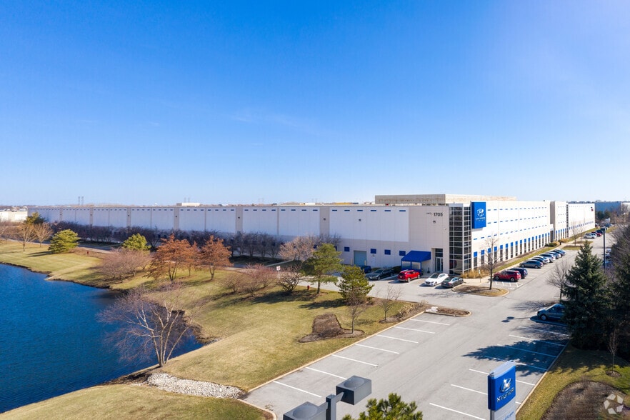 1705 Sequoia Dr, Aurora, IL for sale - Building Photo - Image 1 of 1