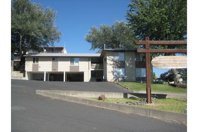 2211 SW Nye Ave, Pendleton, OR for sale - Primary Photo - Image 1 of 1