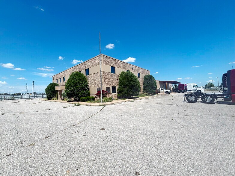 5801 SW 11th St, Oklahoma City, OK for lease - Building Photo - Image 2 of 17