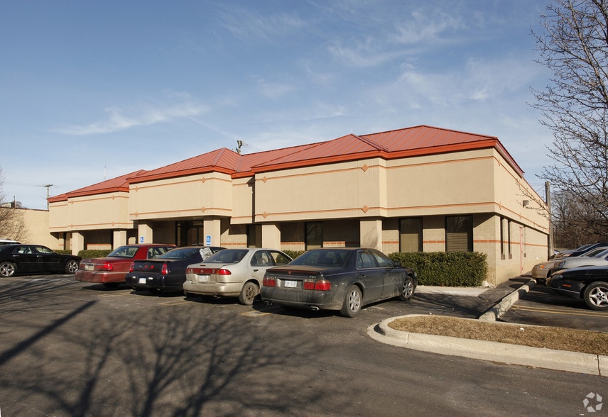 22972 Lahser Rd, Southfield, MI 48033