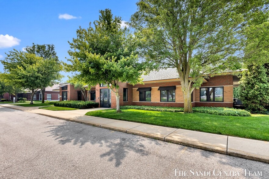 16986 Robbins Rd, Grand Haven, MI for lease - Building Photo - Image 2 of 13