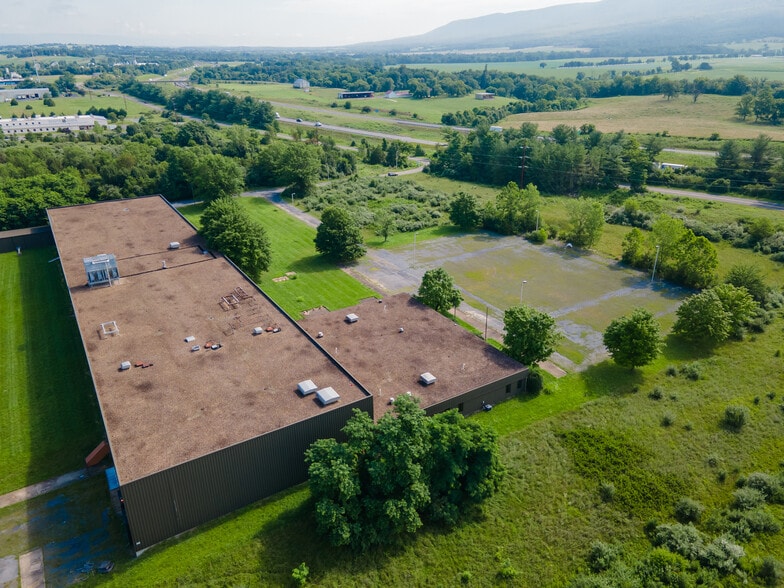 377 Industrial Park Rd, Mount Jackson, VA for lease - Building Photo - Image 2 of 15