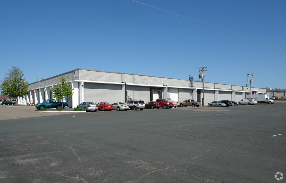 1800 94th St W, Bloomington, MN for sale - Primary Photo - Image 1 of 1