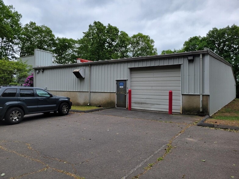 117 W Dudley Town Rd, Bloomfield, CT for lease - Building Photo - Image 3 of 9