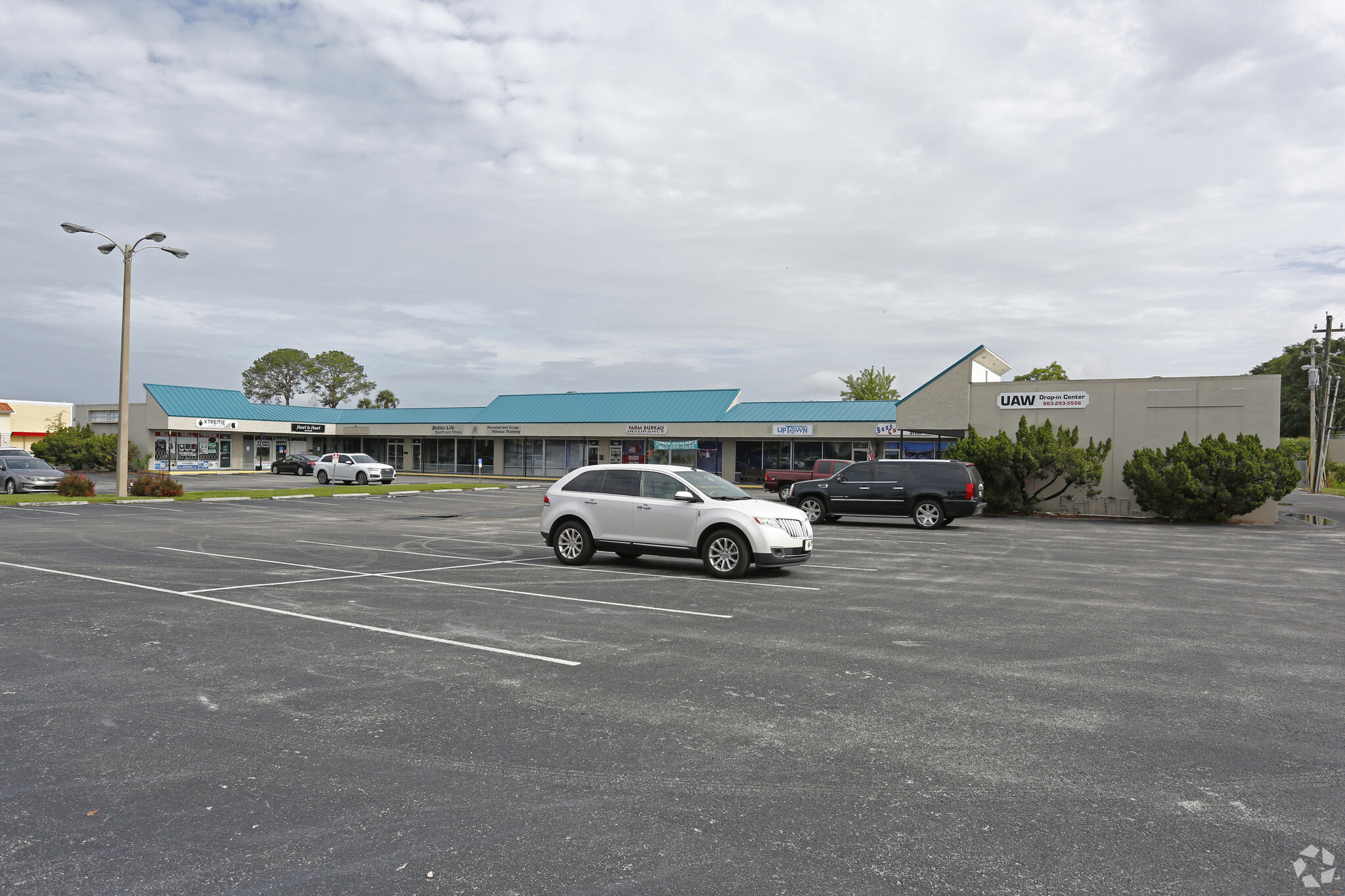 201-245 Avenue O SW, Winter Haven, FL for lease Building Photo- Image 1 of 4