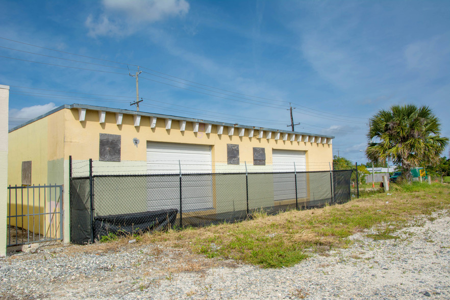 1107 1st Ave S, Lake Worth, FL for lease - Building Photo - Image 3 of 11