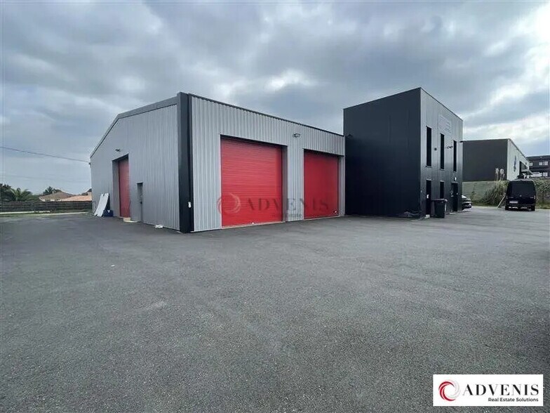 Flex in Saint-Loubès for sale - Building Photo - Image 3 of 11