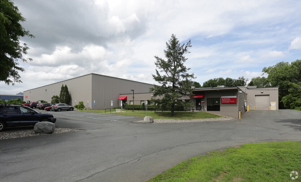 19 Warehouse Row, Colonie, NY for sale - Primary Photo - Image 1 of 1