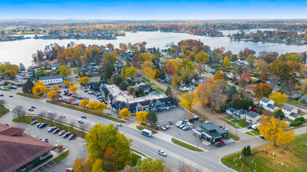 179-209 N Park Blvd, Lake Orion, MI for sale - Building Photo - Image 1 of 1
