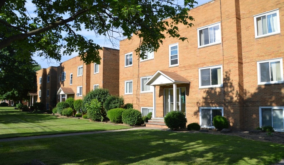 6384-6402 Ridge Rd, Cleveland, OH for sale - Building Photo - Image 1 of 1