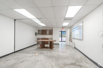 4500 N Powerline Rd, Deerfield Beach, FL for lease Interior Photo- Image 1 of 2